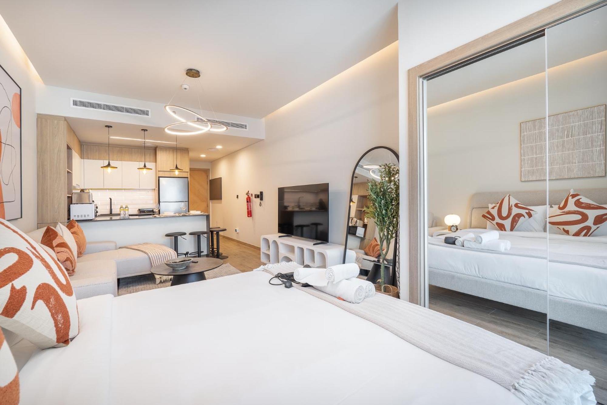 Peaceful Flat That Sleeps 2 In Jumeirah Village Circle Dubai